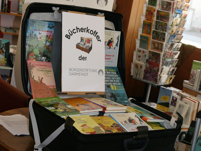 Der Bücherkoffer der Bürgerstiftung Darmstadt (Foto: Bürgerstiftung)