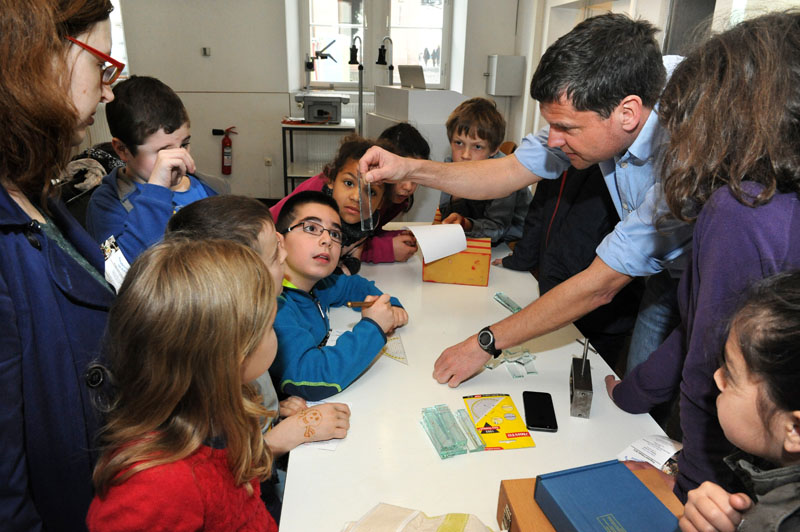 Kindervorlesung 22.03.2014 mit Prof.Dr. Jens Schneider (Foto: Claus Völker)