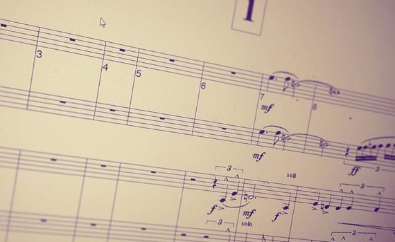 Schnappschuss der ersten Partiturseite des Musicals mit der Musik von Luis Richter
