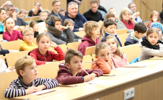 Kindervorlesung Energie Herr Linow (Foto: Gerd Wieber)