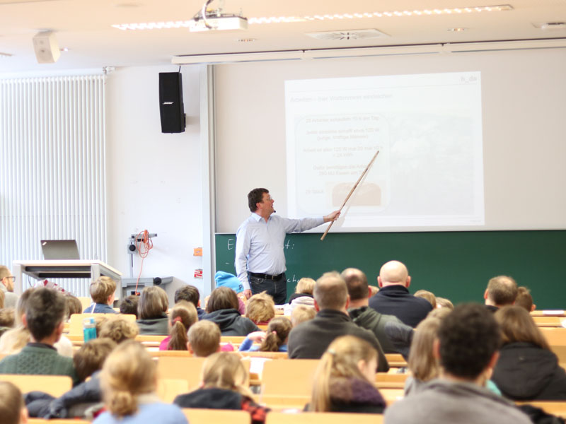 Kindervorlesung Energie Herr Linow (Foto: Gerd Wieber)