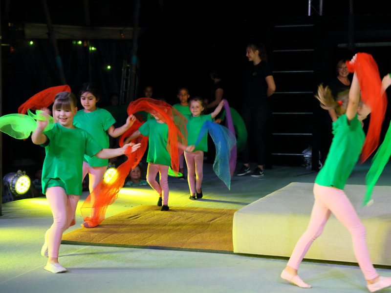 Abschlussaufführung Spielcircus Waldoni (Foto: Christopher Koehler)