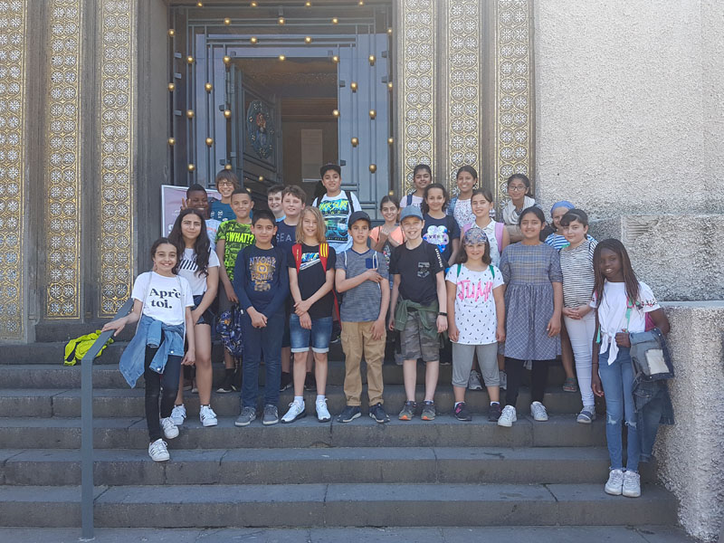 Schulklassenführung Mathildenhöhe (Foto: Darmstadt Marketing)