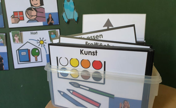 Kommunikations- und Stundenplantafeln der CGS